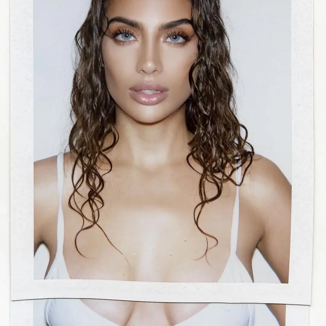 Kaeleigh Gilabert — model at STELLA